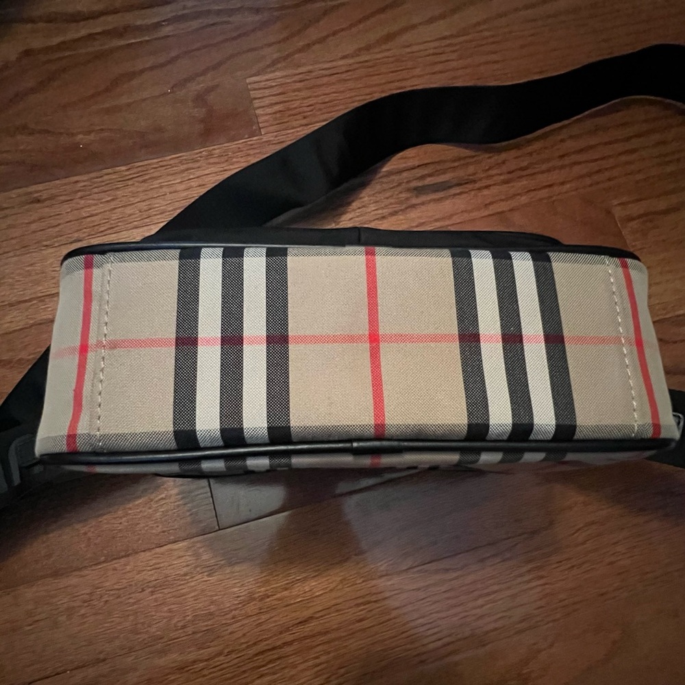 Burberry Tan and Black Camera Bag - Picture 9 of 11